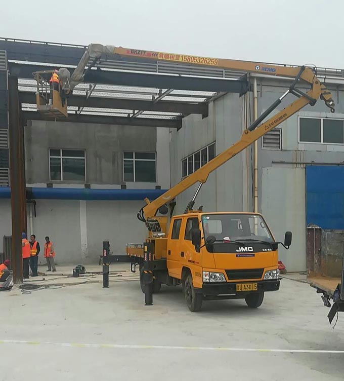 车载式高空作业车助力钢结构厂房搭建安装工程